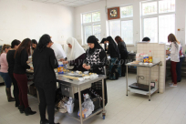  بالصور: المركز الجماهيري يفتتح دورة لتحضير الكعك في مدرسة مرساة يافا